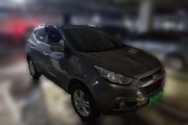 Used Hyundai ix35 2012 2.0L Automatic Two-Wheel Drive Elite Edition GLS Front Right 45 Deg
