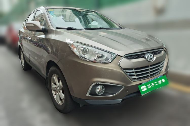 Used Hyundai ix35 2012 2.0L Manual Two-Wheel Drive New Edition GL Front Right 45 Deg