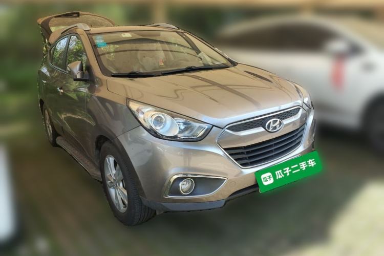 Used Hyundai ix35 2012 2.0L Automatic Two-Wheel Drive Elite Edition GLS Front Right 45 Deg