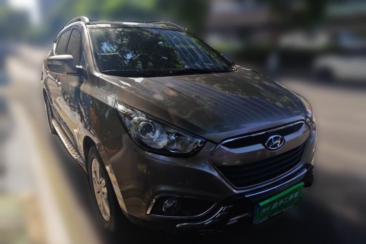Used Hyundai ix35 2012 2.0L Automatic Two-Wheel Drive Elite Edition GLS Front Right 45 Deg