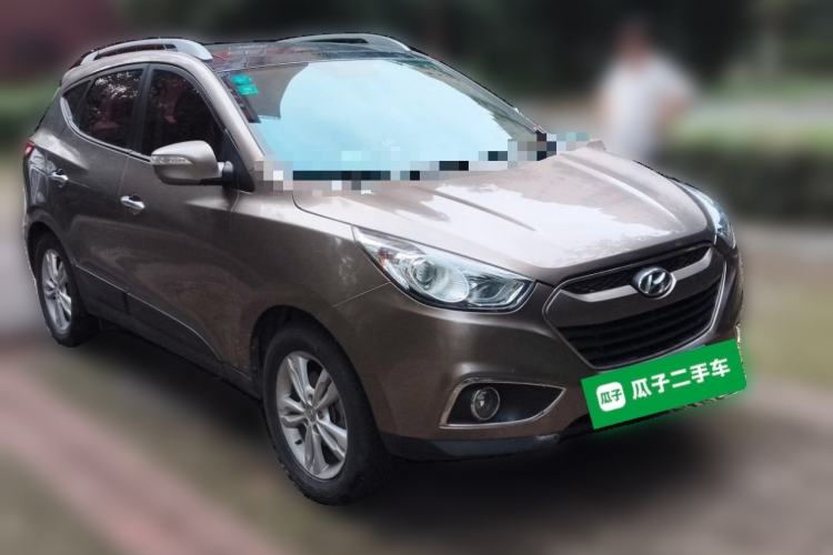 Used Hyundai ix35 2012 2.0L Automatic Two-Wheel Drive New Edition GL Front Right 45 Deg