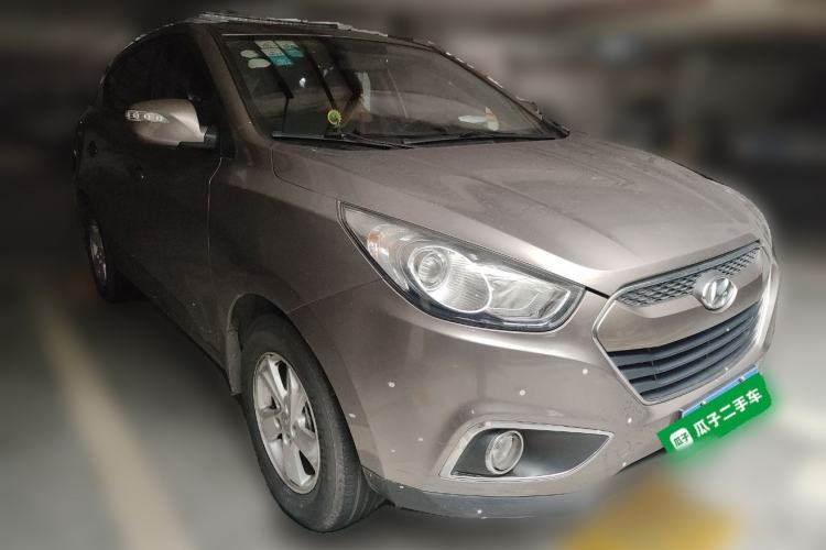 Used Hyundai ix35 2012 2.0L Automatic Two-Wheel Drive New Edition GL Front Right 45 Deg