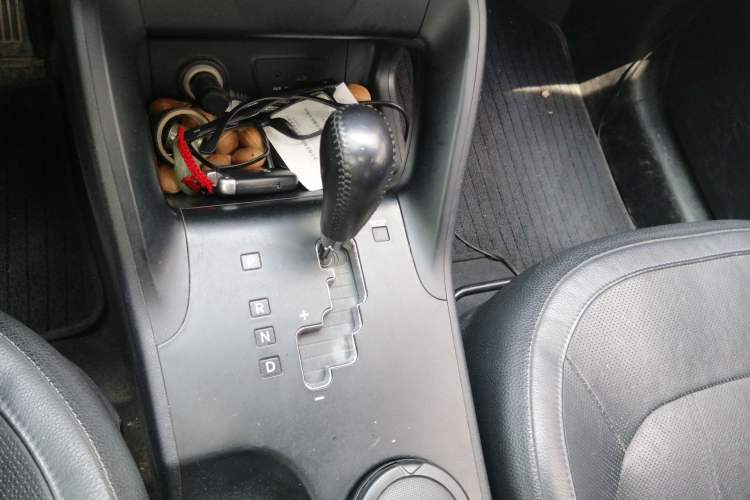 Used Hyundai ix35 2012 2.0L Automatic Two-Wheel Drive Elite Edition GLS Gear Lever