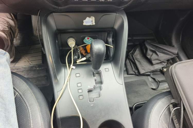Used Hyundai ix35 2012 2.0L Automatic Two-Wheel Drive Elite Edition GLS Gear Lever
