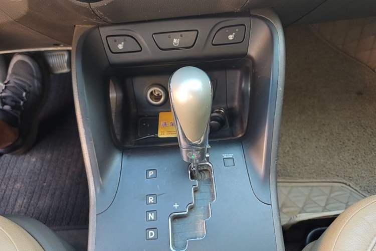 Used Hyundai ix35 2012 2.0L Automatic Two-Wheel Drive Elite Edition GLS Gear Lever