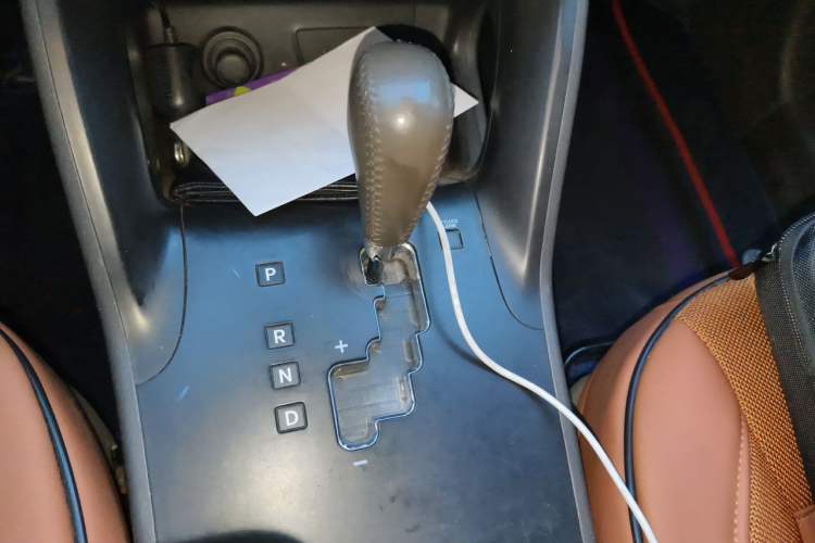 Used Hyundai ix35 2012 2.0L Automatic Two-Wheel Drive New Edition GL Gear Lever