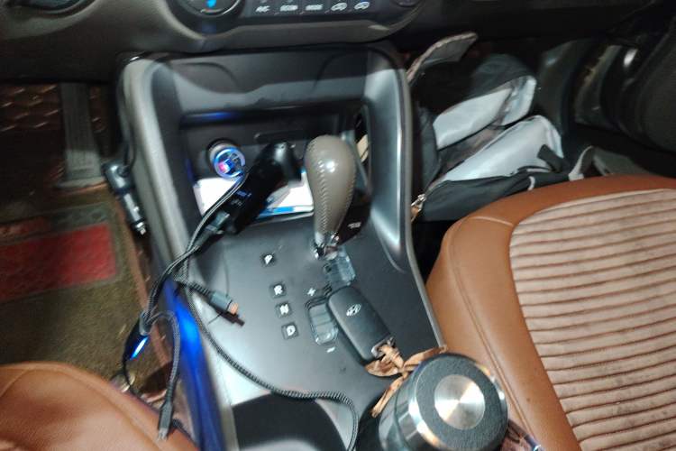 Used Hyundai ix35 2012 2.0L Automatic Two-Wheel Drive Elite Edition GLS Gear Lever