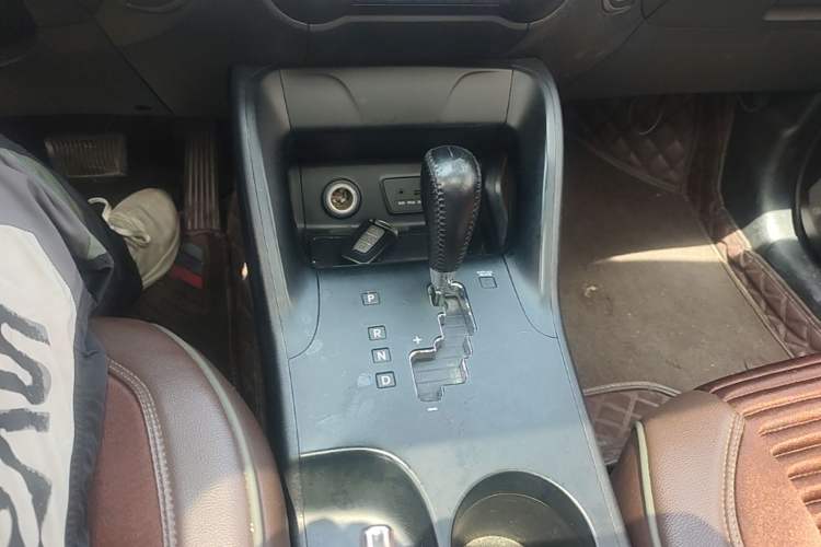 Used Hyundai ix35 2012 2.0L Automatic Two-Wheel Drive Elite Edition GLS Gear Lever
