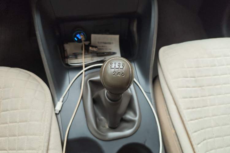 Used Hyundai ix35 2012 2.0L Manual Two-Wheel Drive New Edition GL Gear Lever
