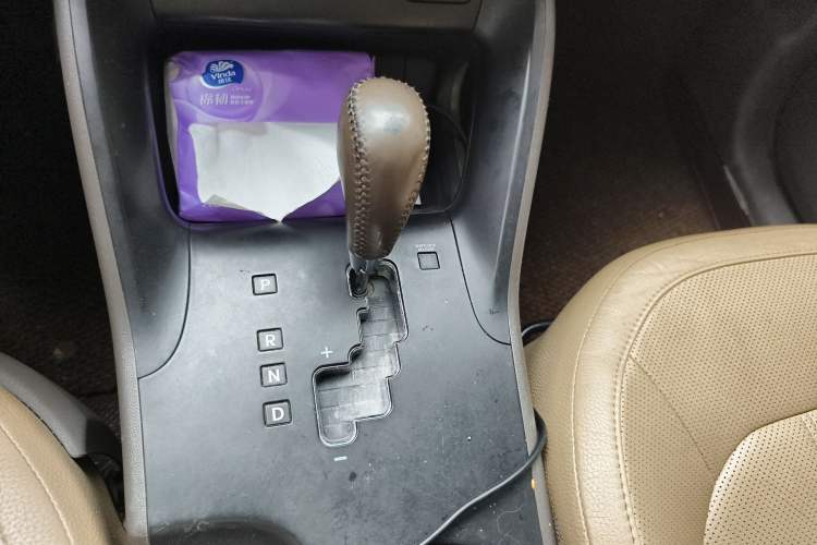 Used Hyundai ix35 2012 2.4L Automatic 4x4 Navigation Edition GLS Gear Lever