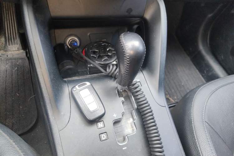 Used Hyundai ix35 2012 2.0L Automatic Two-Wheel Drive Elite Edition GLS Gear Lever