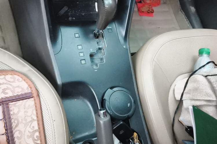 Used Hyundai ix35 2012 2.0L Automatic Two-Wheel Drive New Edition GL Gear Lever