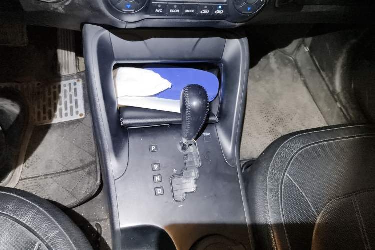 Used Hyundai ix35 2012 2.0L Automatic Two-Wheel Drive Elite Edition GLS Gear Lever