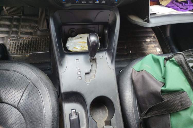 Used Hyundai ix35 2012 2.0L Automatic Two-Wheel Drive Elite Edition GLS Gear Lever
