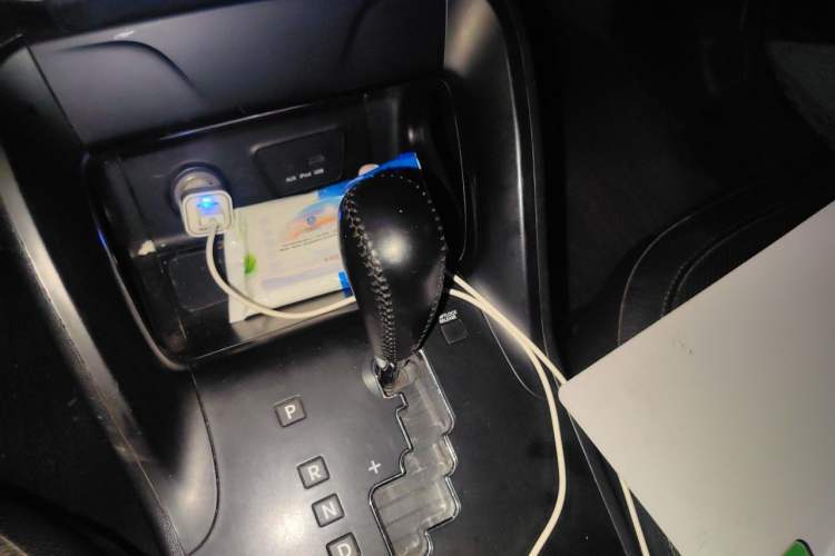 Used Hyundai ix35 2012 2.0L Automatic Two-Wheel Drive Elite Edition GLS Gear Lever