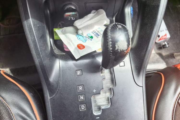 Used Hyundai ix35 2012 2.4L Automatic 4x4 Navigation Edition GLS Gear Lever