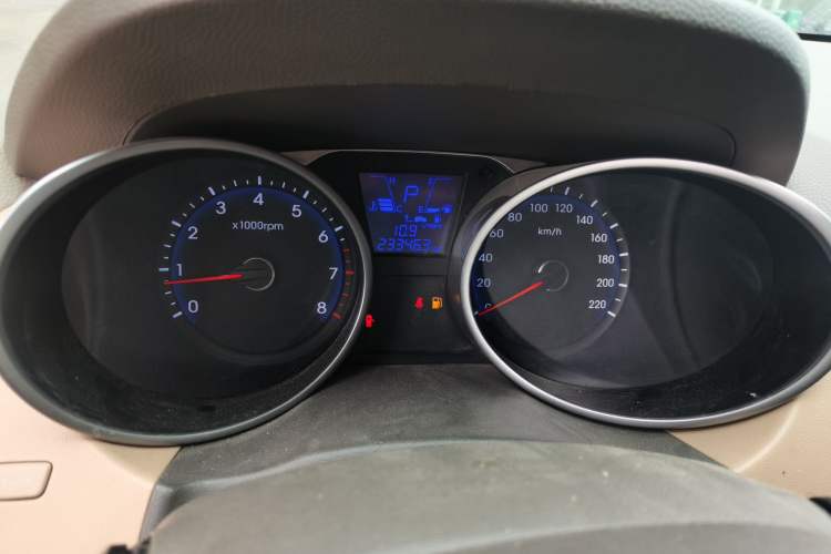 Used Hyundai ix35 2012 2.0L Automatic Two-Wheel Drive Elite Edition GLS Instrument Cluster