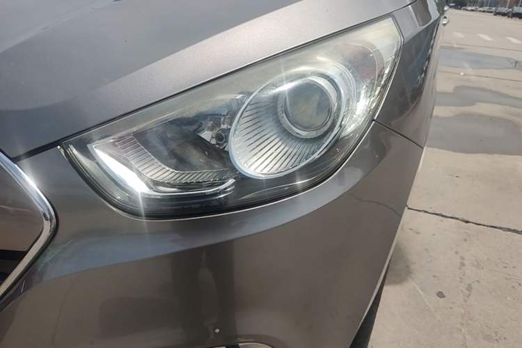 Used Hyundai ix35 2012 2.0L Automatic Two-Wheel Drive Elite Edition GLS Left Front Headlight
