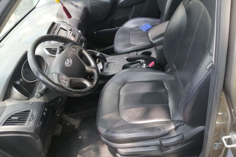 Used Hyundai ix35 2012 2.0L Automatic Two-Wheel Drive Elite Edition GLS Left Front Seat