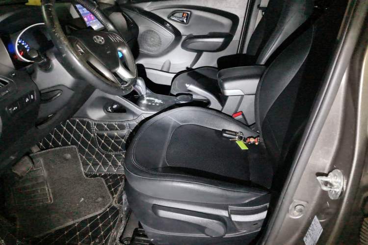 Used Hyundai ix35 2012 2.0L Automatic Two-Wheel Drive Elite Edition GLS Left Front Seat