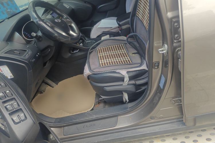 Used Hyundai ix35 2012 2.0L Automatic Two-Wheel Drive Elite Edition GLS Left Front Seat