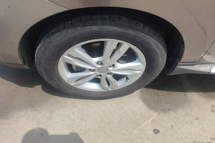 Used Hyundai ix35 2012 2.0L Automatic Two-Wheel Drive Elite Edition GLS Left Front Wheel Hub