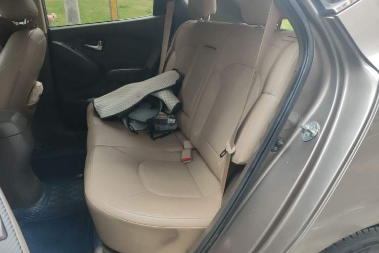 Used Hyundai ix35 2012 2.0L Automatic Two-Wheel Drive Elite Edition GLS Left Rear Seat