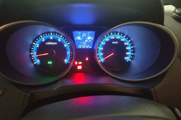 Used Hyundai ix35 2012 2.0L Automatic Two-Wheel Drive New Edition GL Odometer Close Up