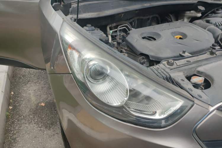 Used Hyundai ix35 2012 2.0L Automatic Two-Wheel Drive Elite Edition GLS Right Front Headlight