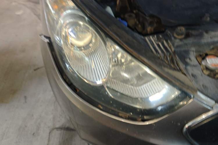 Used Hyundai ix35 2012 2.0L Automatic Two-Wheel Drive Elite Edition GLS Right Front Headlight