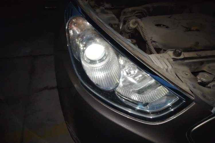 Used Hyundai ix35 2012 2.0L Automatic Two-Wheel Drive Elite Edition GLS Right Front Headlight