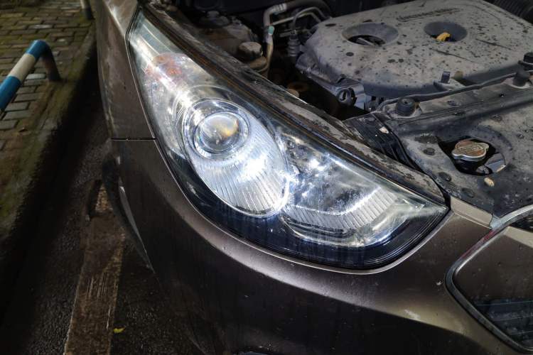 Used Hyundai ix35 2012 2.0L Automatic Two-Wheel Drive Elite Edition GLS Right Front Headlight