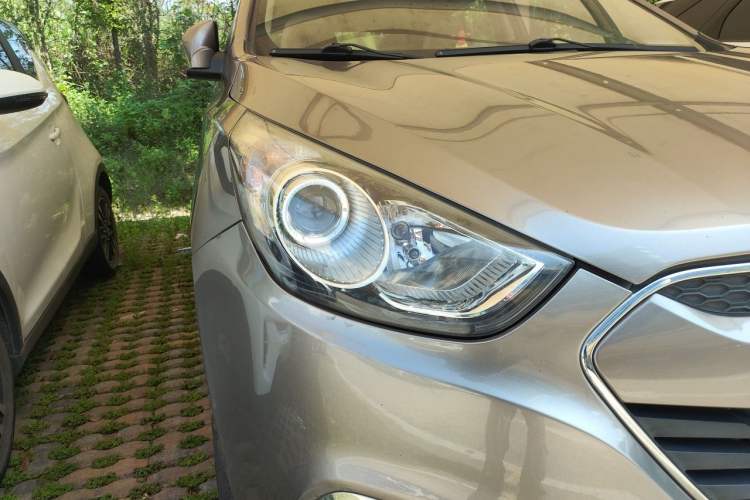 Used Hyundai ix35 2012 2.0L Automatic Two-Wheel Drive Elite Edition GLS Right Front Headlight
