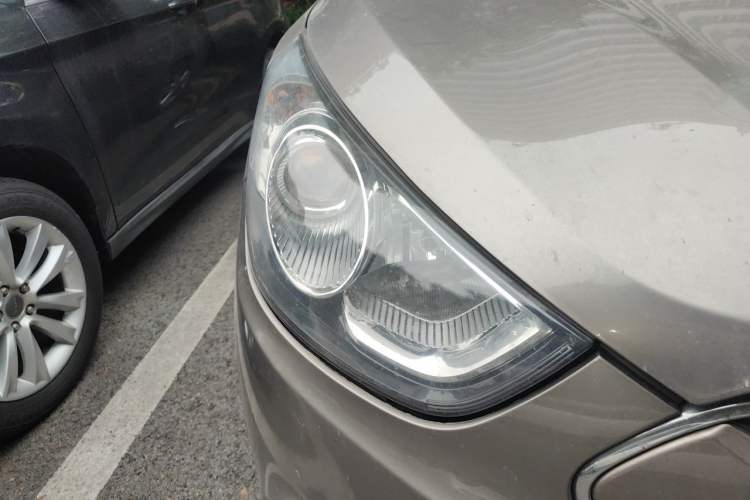 Used Hyundai ix35 2012 2.0L Automatic Two-Wheel Drive Elite Edition GLS Right Front Headlight
