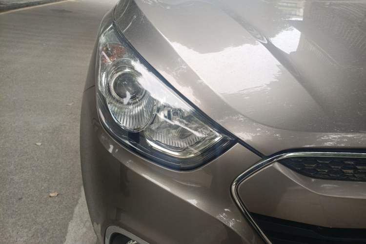 Used Hyundai ix35 2012 2.0L Automatic Two-Wheel Drive Elite Edition GLS Right Front Headlight