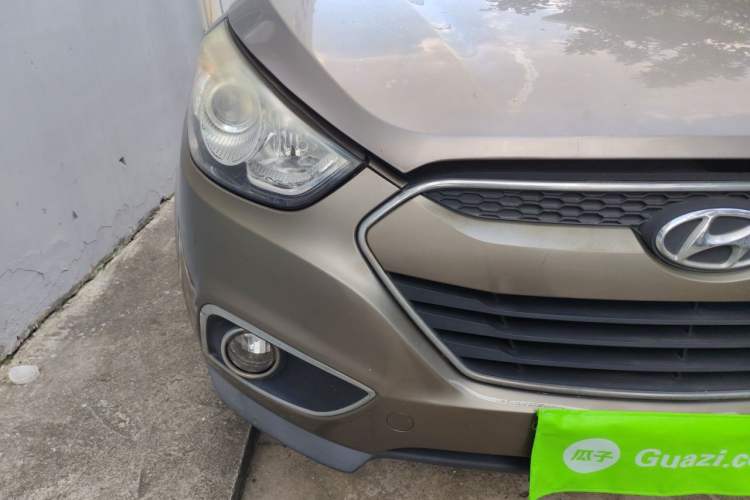 Used Hyundai ix35 2012 2.0L Automatic Two-Wheel Drive Elite Edition GLS Right Front Headlight