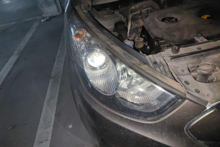 Used Hyundai ix35 2012 2.0L Automatic Two-Wheel Drive Elite Edition GLS Right Front Headlight