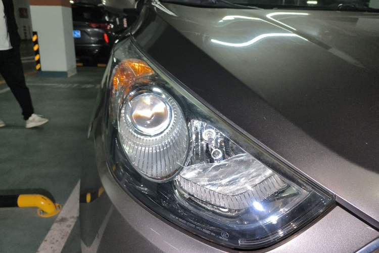 Used Hyundai ix35 2012 2.0L Automatic Two-Wheel Drive Elite Edition GLS Right Front Headlight