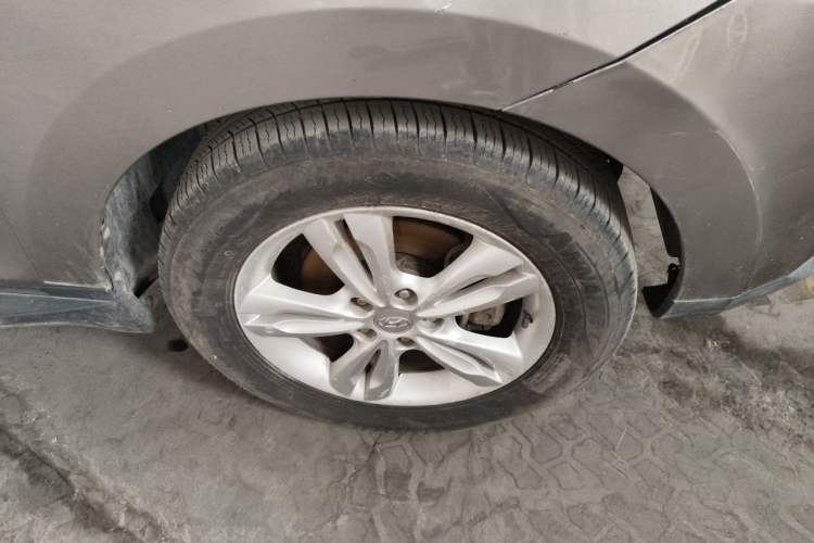 Used Hyundai ix35 2012 2.0L Automatic Two-Wheel Drive Elite Edition GLS Right Front Wheel Hub