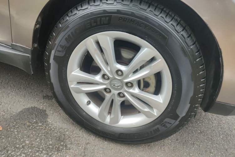 Used Hyundai ix35 2012 2.0L Automatic Two-Wheel Drive Elite Edition GLS Right Front Wheel Hub