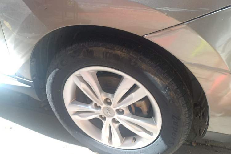 Used Hyundai ix35 2012 2.0L Automatic Two-Wheel Drive Elite Edition GLS Right Front Wheel Hub