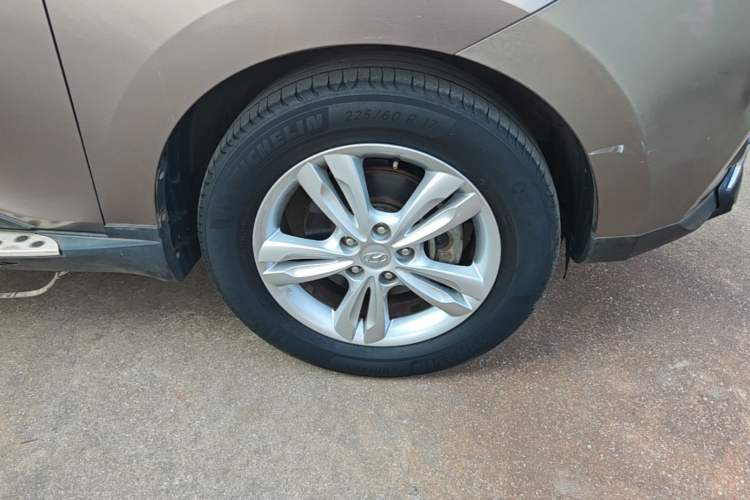Used Hyundai ix35 2012 2.0L Automatic Two-Wheel Drive Elite Edition GLS Right Front Wheel Hub