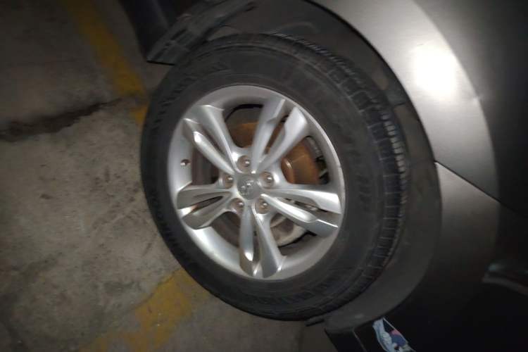 Used Hyundai ix35 2012 2.0L Automatic Two-Wheel Drive Elite Edition GLS Right Front Wheel Hub