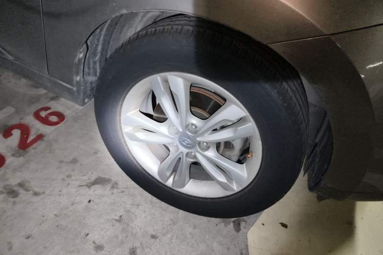 Used Hyundai ix35 2012 2.0L Automatic Two-Wheel Drive Elite Edition GLS Right Front Wheel Hub