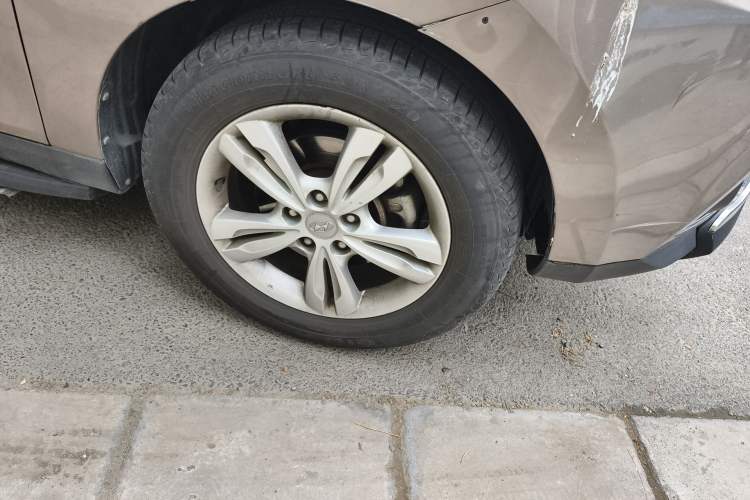 Used Hyundai ix35 2012 2.4L Automatic 4x4 Navigation Edition GLS Right Front Wheel Hub