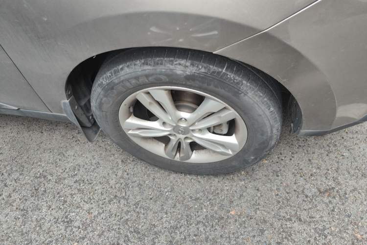 Used Hyundai ix35 2012 2.0L Automatic Two-Wheel Drive Elite Edition GLS Right Front Wheel Hub