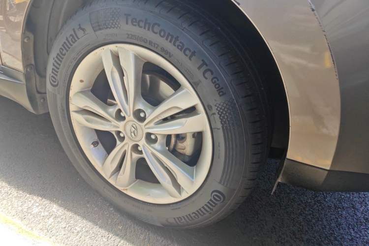 Used Hyundai ix35 2012 2.0L Automatic Two-Wheel Drive Elite Edition GLS Right Front Wheel Hub