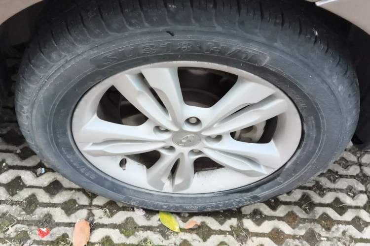 Used Hyundai ix35 2012 2.0L Automatic Two-Wheel Drive New Edition GL Right Front Wheel Hub