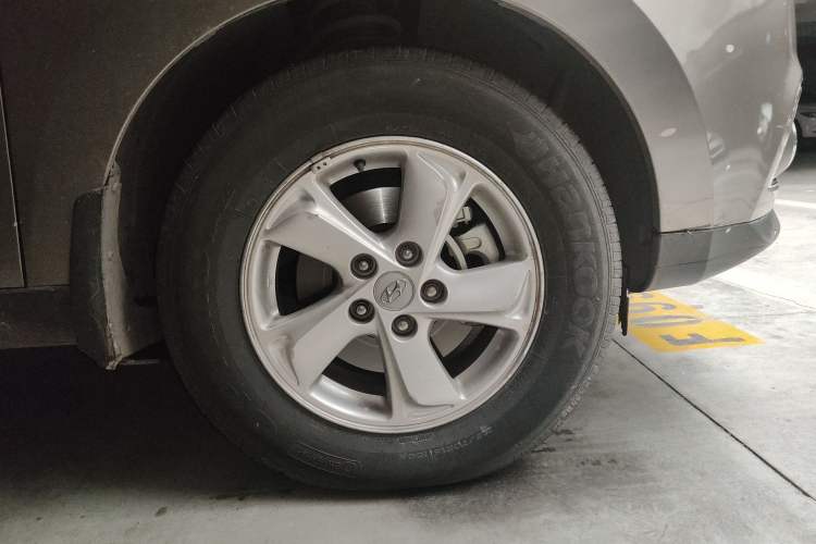 Used Hyundai ix35 2012 2.0L Automatic Two-Wheel Drive New Edition GL Right Front Wheel Hub