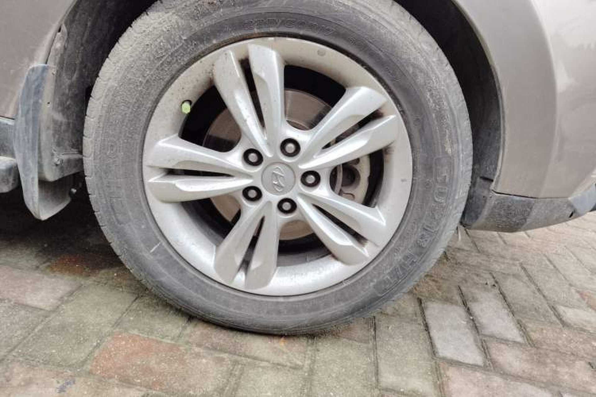 Used Hyundai ix35 2012 2.0L Automatic Two-Wheel Drive Elite Edition GLS Right Front Wheel Hub